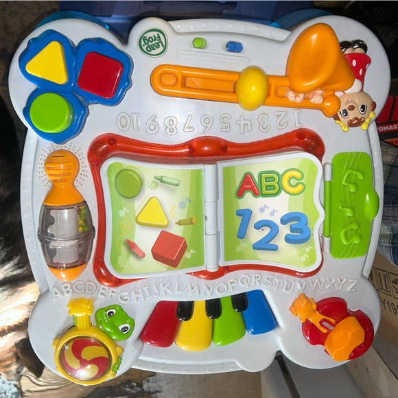 Leapfrog Learn & Groove Musical Table - Picture 1 of 2